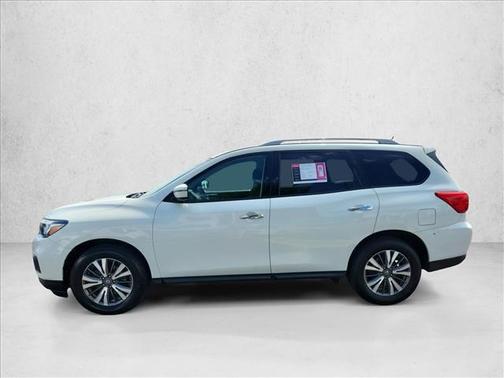 White 2017 Nissan Pathfinder SV