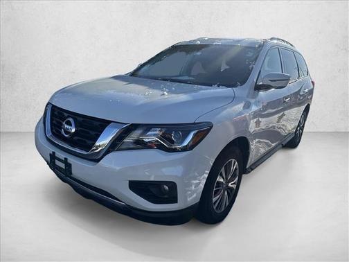 White 2017 Nissan Pathfinder SV