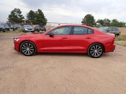 2022 Volvo S60 B5 Momentum