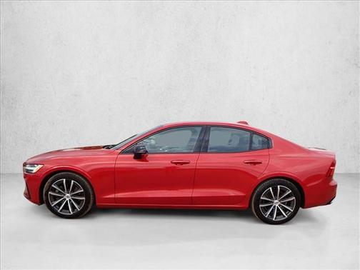 2022 Volvo S60 B5 Momentum