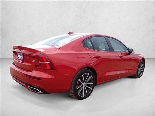 2022 Volvo S60 B5 Momentum