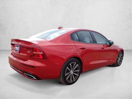 2022 Volvo S60 B5 Momentum