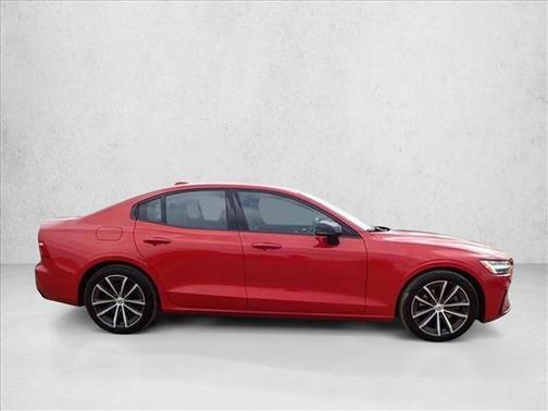 2022 Volvo S60 B5 Momentum