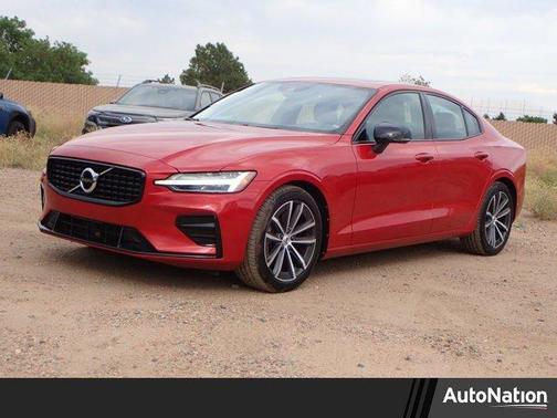 2022 Volvo S60 B5 Momentum