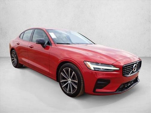 2022 Volvo S60 B5 Momentum