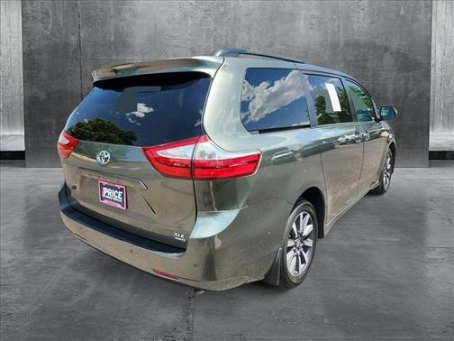 2019 Toyota Sienna XLE