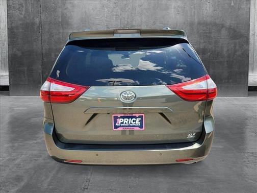 2019 Toyota Sienna XLE