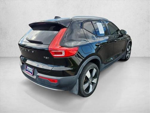 2019 Volvo XC40 MOMENTUM