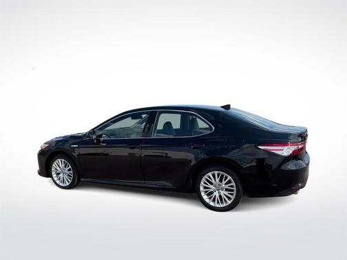 2020 Toyota Camry Hybrid XLE