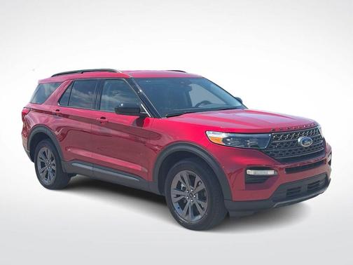 Rapid Red Metallic Tinted Clearcoat 2024 Ford Explorer XLT