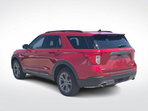 Rapid Red Metallic Tinted Clearcoat 2024 Ford Explorer XLT