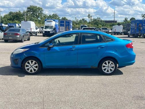 Blue Candy Metallic 2013 Ford Fiesta SE