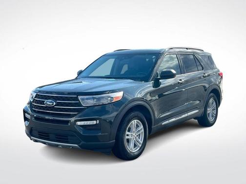 FORGED GREEN METALLIC 2022 Ford Explorer XLT