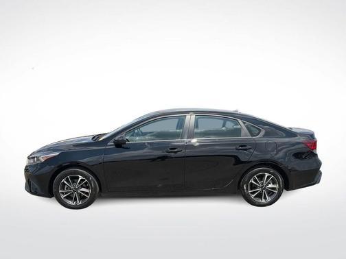 Aurora Black 2024 Kia Forte LXS