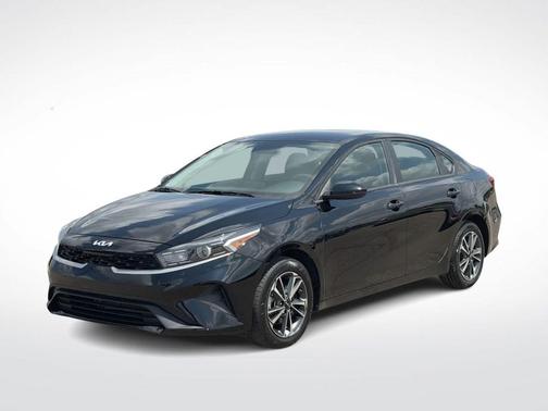 Aurora Black 2024 Kia Forte LXS