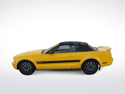 2005 Ford Mustang Base