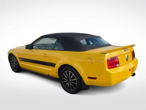 2005 Ford Mustang Base