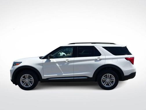 Star White Metallic Tri-Coat 2023 Ford Explorer XLT