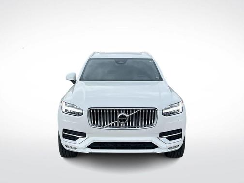 Crystal White Metallic 2023 Volvo XC90 B6 Plus 7-Seater