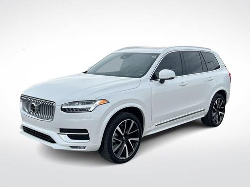 Crystal White Metallic 2023 Volvo XC90 B6 Plus 7-Seater