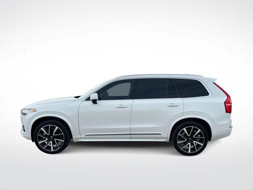 Crystal White Metallic 2023 Volvo XC90 B6 Plus 7-Seater
