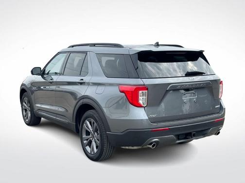 CARBONIZED GRAY METALLIC 2024 Ford Explorer XLT