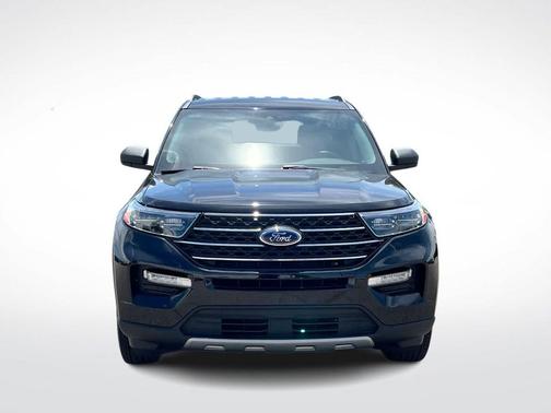 AGATE BLACK METALLIC 2023 Ford Explorer XLT