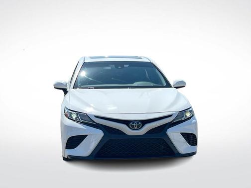 Super White 2018 Toyota Camry SE