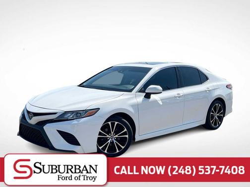 Super White 2018 Toyota Camry SE