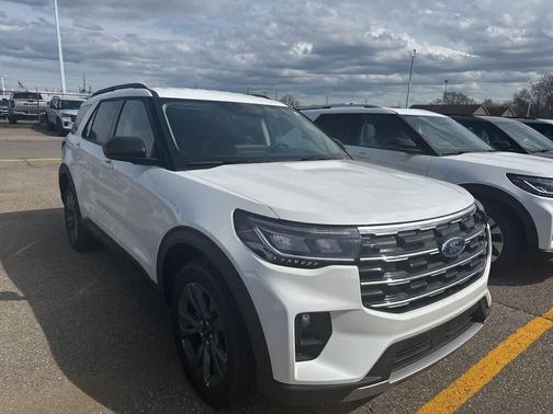 STAR WHITE MET TRI-COAT 2026 Ford Explorer Active w/200A Pkg