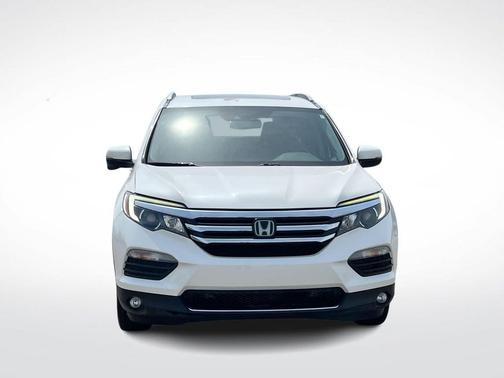 White Diamond Pearl 2017 Honda Pilot Touring