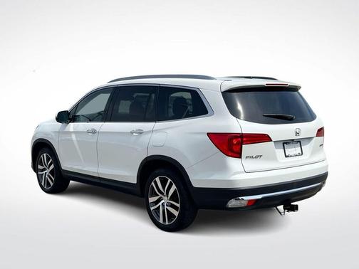 White Diamond Pearl 2017 Honda Pilot Touring