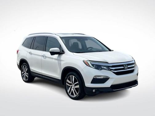 White Diamond Pearl 2017 Honda Pilot Touring