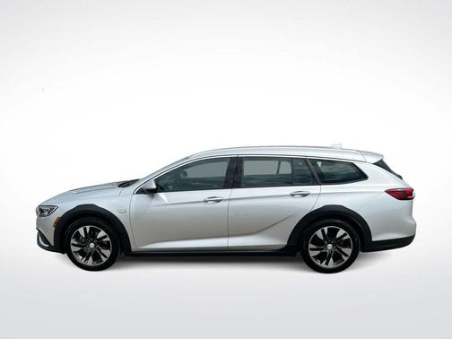 Quicksilver Metallic 2018 Buick Regal TourX Essence