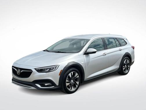Quicksilver Metallic 2018 Buick Regal TourX Essence
