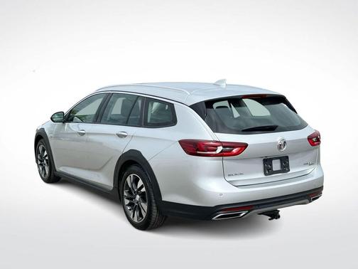 Quicksilver Metallic 2018 Buick Regal TourX Essence