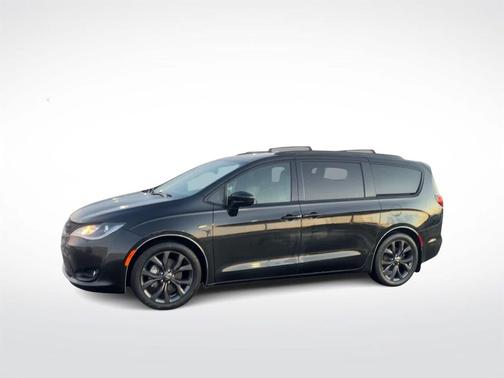 2018 Chrysler Pacifica Touring-L Plus