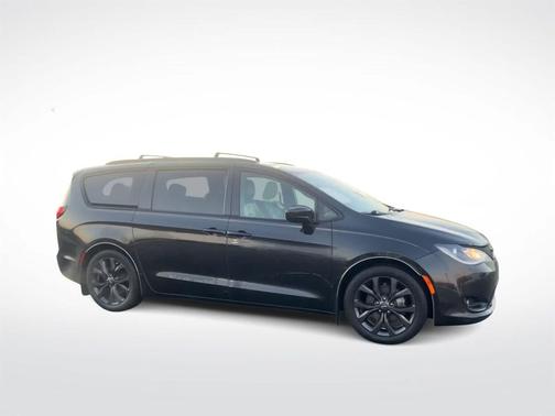 2018 Chrysler Pacifica Touring-L Plus