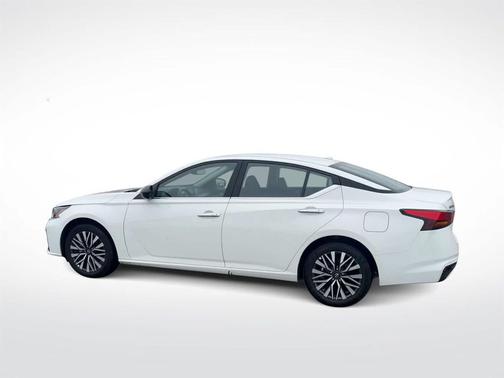 2025 Nissan Altima SV AWD