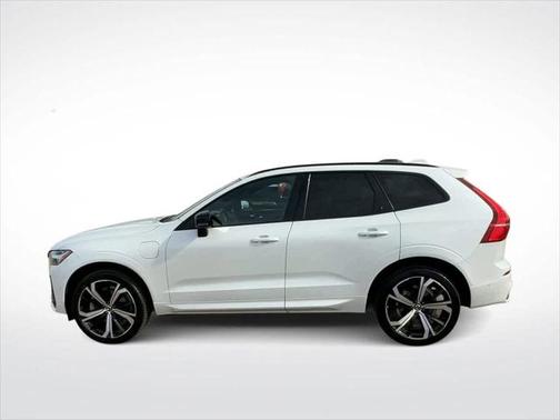 2022 Volvo XC60 Recharge Plug-In Hybrid T8 R-Design