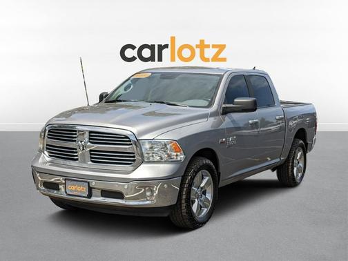 Photo 3 of 31 of 2019 RAM 1500 Classic Big Horn