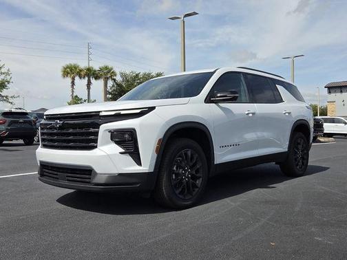 Polar White 2026 Chevrolet Traverse LT