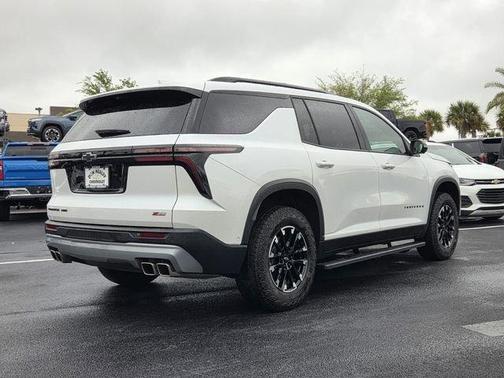 Iridescent Pearl Tricoat 2025 Chevrolet Traverse Z71