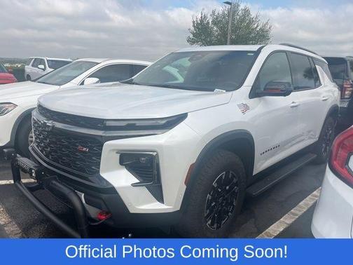 Iridescent Pearl Tricoat 2025 Chevrolet Traverse Z71