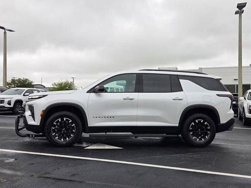 Iridescent Pearl Tricoat 2025 Chevrolet Traverse Z71