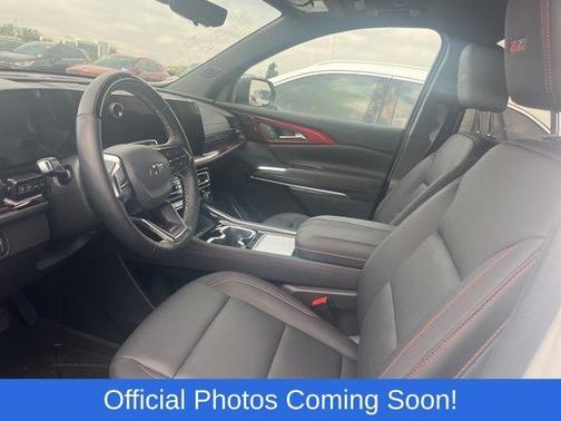 Iridescent Pearl Tricoat 2025 Chevrolet Traverse Z71