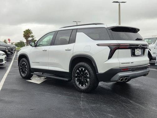 Iridescent Pearl Tricoat 2025 Chevrolet Traverse Z71