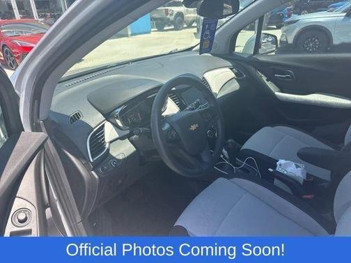 Silver Ice Metallic 2019 Chevrolet Trax LS