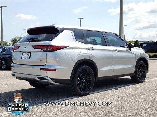 2023 Mitsubishi Outlander SE