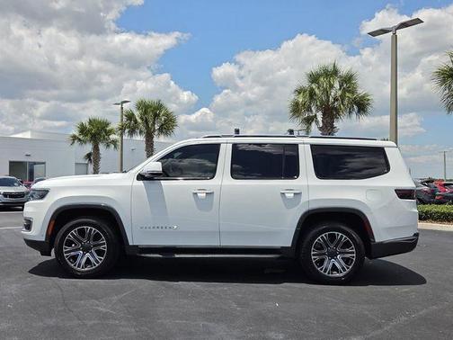 Bright White Clearcoat 2022 Jeep Wagoneer Series III
